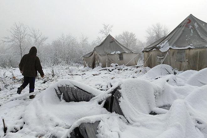 Foto: Flüchtlingslager Vucjak in Bosnien- zusammengebrochene Zelte