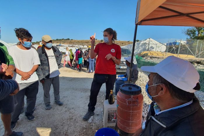 Hilfe für Flüchtlinge in Griechenland: Schulungen zu Hygieneregeln