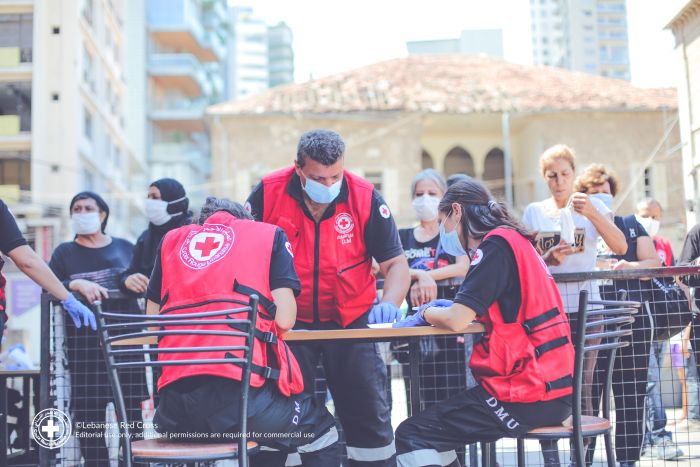 Helfer des Roten Kreuzes im Libanon