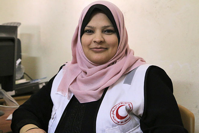 Foto: Portrait einer Helferin des Palästinensischen Roten Halbmonds
