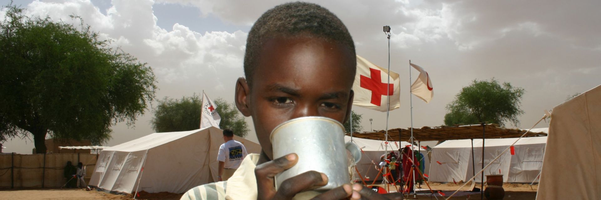 Deutsches Rotes Kreuz DRK, Einsaetze / Hilfseinsaetze, Ausland / Auslandshilfe, Sudan - Darfur, Flüchtlinge, Versorgung, Betreuung, Ernährung, Kind