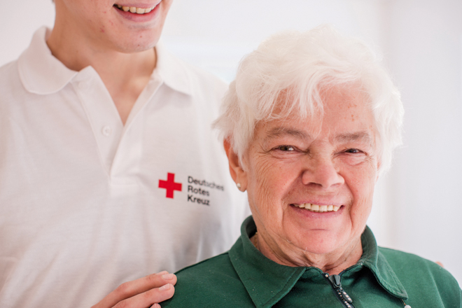 Rotkreuz Symbolfotos, Senioren, Ambulante Pflege, Hausnotruf, Rotkreuz-App MeinDRK, Inklusion und jung und alt