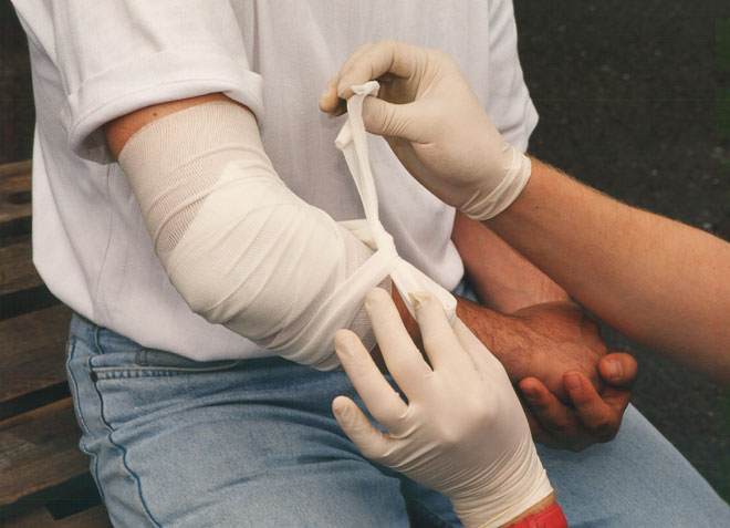 Ellenbogenverband Erste Hilfe DRK e.V.
