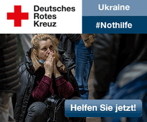 Ukrainische Frau in der Hocke mit Händen vor dem Gesicht