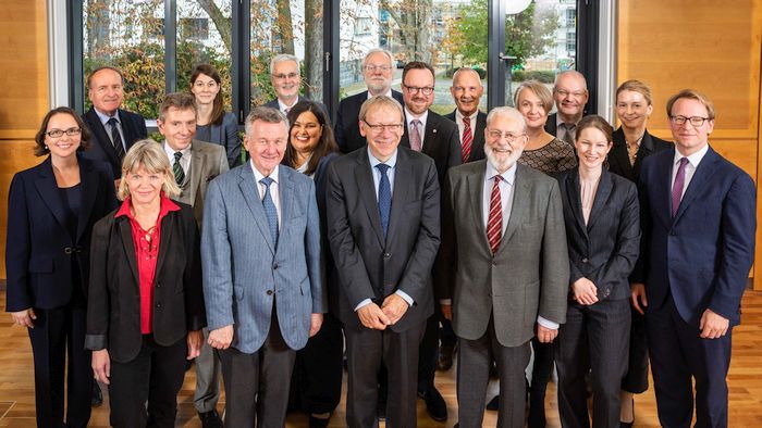 Mitglieder des Fachausschuss sind Vertreter des Deutschen Roten Kreuzes, Ministeriumsangehörige und prominente Völkerrechtler. 