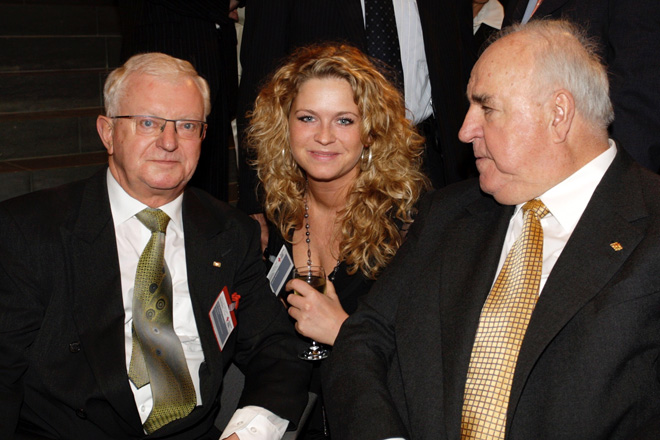 Foto: Rudolf Seiters mit Tochter Sarah und Helmut Kohl