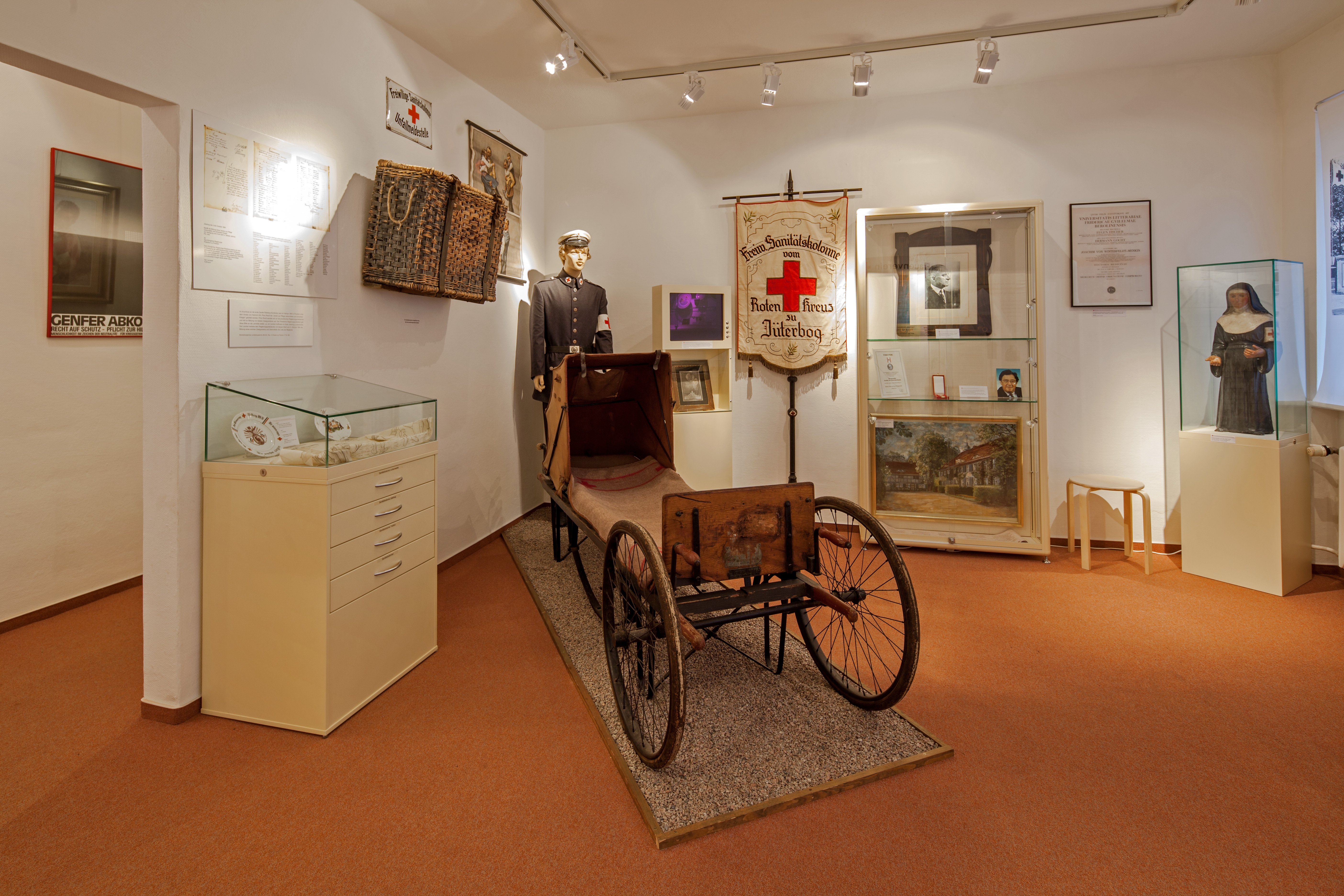 Deutsches Rotes Kreuz DRK, Rotkreuz-Museum, Museum, Museen, Liege, Exponate, Verwundetentransport