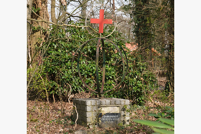 Ansicht des Rotkreuz-Denkmals in Hatterwüsting