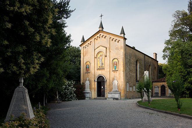 Blick auf das Beinhaus in San Martino della Battaglia