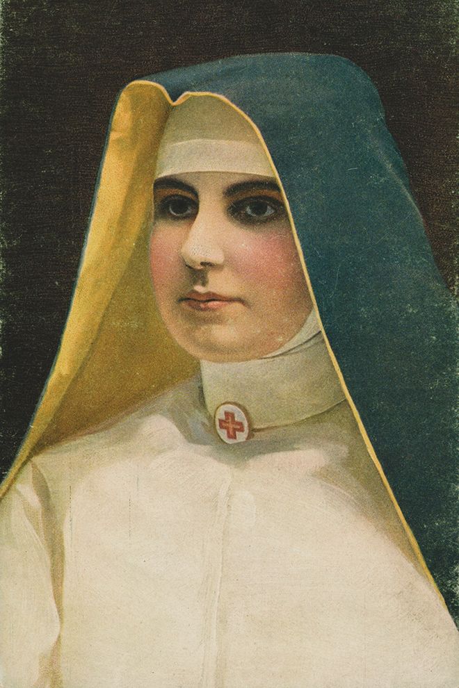 Historische Postkarte einer Rotkreuzschwester