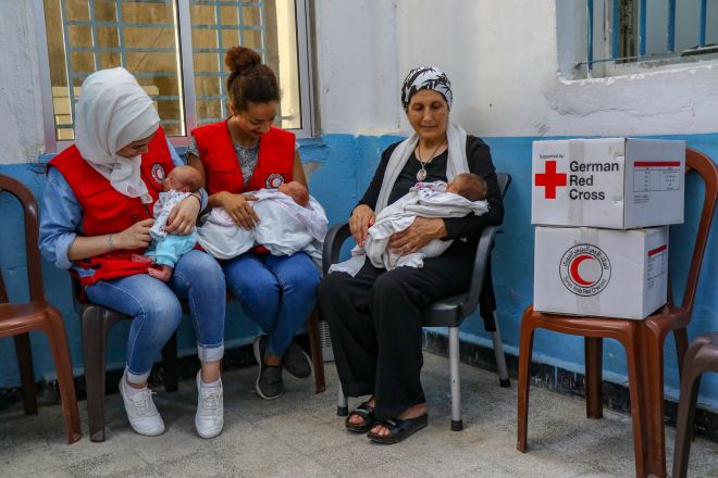 Syrische Flüchtlinge Syrische Frauen mit Kindern