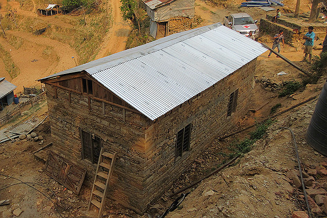 Ein neu gebautes Haus nach dem Erdbeben in Nepal