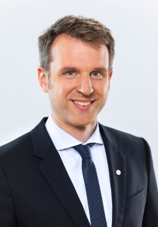 Joß Steinke Deutsches Rotes Kreuz;Personal;Mitarbeiter;Generalsekretariat;Porträt;Team 40;Bereichsleitung;Joss